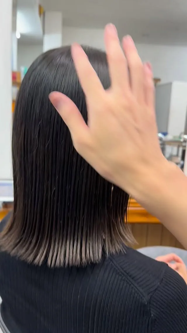 グラデーション切りっぱなしボブ。