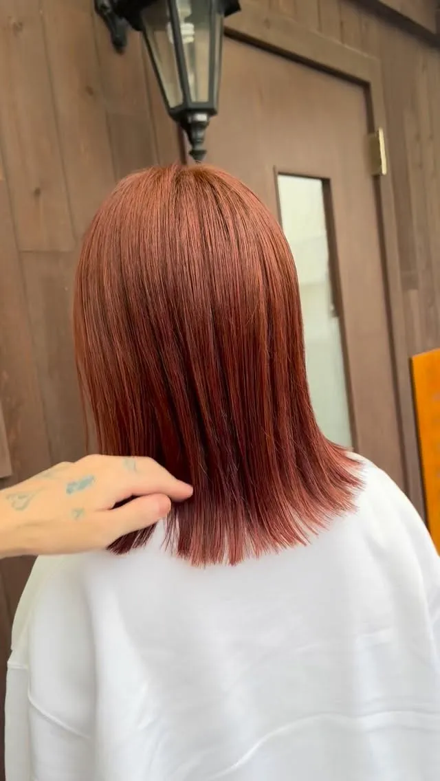 秋らしい深みとツヤを纏う、