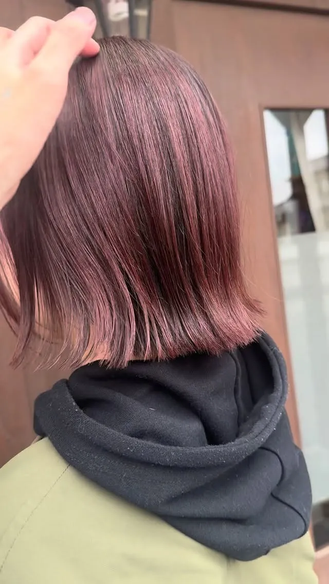 艶と深みをプラスしたボルドーボブ